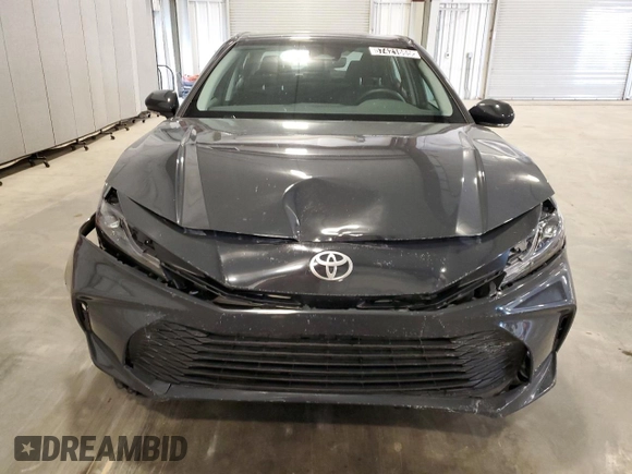2025 Toyota Camry LE z VIN 4T1DBADK1SU004983, wystawiony jako Copart lot #57421665 z przebiegiem 8 122 mil mil oraz Czysty tytuł • Clean title. Historia ofert i sprzedaży dostępna na DreamBid. Obrazek 5.