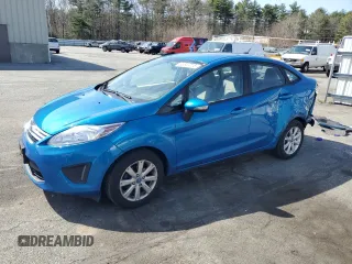 2013 Ford Fiesta SE z VIN 3FADP4BJ8DM117540, wystawiony jako Copart lot #53546915 z przebiegiem 124 476 mil mil oraz Szkoda całkowita • Salvage title. Historia ofert i sprzedaży dostępna na DreamBid. Obrazek 1.