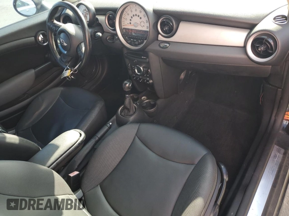 2011 MINI Hardtop with VIN WMWSU3C5XBT094683, listed as a Copart auction lot 61800205 with 51,732 mi miles and Clean title. Bid and sale history available at DreamBid. Image 8.