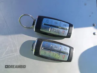 2022 Genesis G70 2.0T z VIN KMTG34TA0NU098580, wystawiony jako IAAI lot #41763511 z przebiegiem 87 816 mil mil oraz . Historia ofert i sprzedaży dostępna na DreamBid. Obrazek 11.