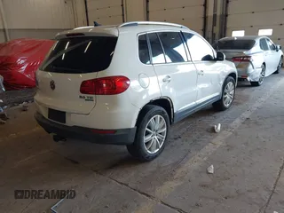2012 Volkswagen Tiguan S z VIN WVGBV7AXXCW572690, wystawiony jako IAAI lot #42074464 z przebiegiem 133 049 mil mil oraz . Historia ofert i sprzedaży dostępna na DreamBid. Obrazek 4.
