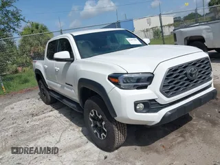 2023 Toyota Tacoma SR z VIN 3TMCZ5AN7PM574421, wystawiony jako IAAI lot #42457205 z przebiegiem 4 805 mil mil oraz . Historia ofert i sprzedaży dostępna na DreamBid. Obrazek 1.