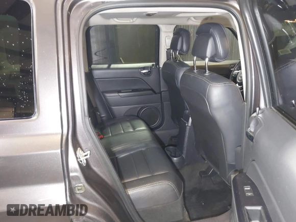 2015 Jeep Patriot Latitude z VIN 1C4NJRFB4FD409149, wystawiony jako IAAI lot #42268239 z przebiegiem 107 145 mil mil oraz . Historia ofert i sprzedaży dostępna na DreamBid. Obrazek 8.