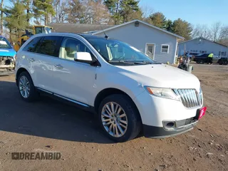 2011 Lincoln MKX with VIN 2LMDJ8JK3BBJ07462, listed as a IAAI auction lot 41785512 with 173,844 mi miles. Bid and sale history available at carsss.com. Image 1.