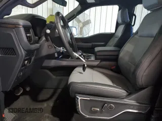 2023 Ford F-150 Lightning Pro z VIN 1FTVW1EV0PWG06971, wystawiony jako Copart lot #61850635 z przebiegiem 32 388 mil mil oraz Szkoda całkowita • Salvage title. Historia ofert i sprzedaży dostępna na DreamBid. Obrazek 7.