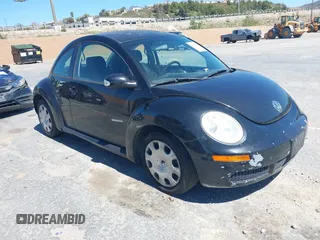 2010 Volkswagen New Beetle Coupe with VIN 3VWPG3AG2AM011889, listed as a IAAI auction lot 41782303 with 178,876 mi miles. Bid and sale history available at carsss.com. Image 1.
