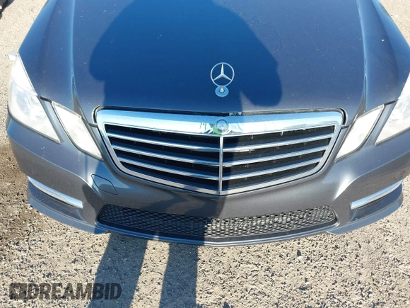 2013 Mercedes-Benz E-Class E 350 Luxury BlueTEC with VIN WDDHF2EB8DA741915, listed as a IAAI auction lot 42026412 with 105,569 mi miles. Bid and sale history available at carsss.com. Image 6.