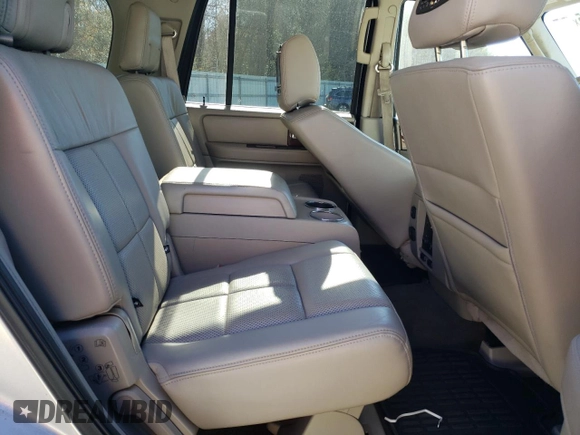 2011 Lincoln Navigator z VIN 5LMJJ2H55BEJ08058, wystawiony jako Copart lot #89203185 z przebiegiem 125 732 mil mil oraz Szkoda całkowita • Salvage title. Historia ofert i sprzedaży dostępna na DreamBid. Obrazek 11.