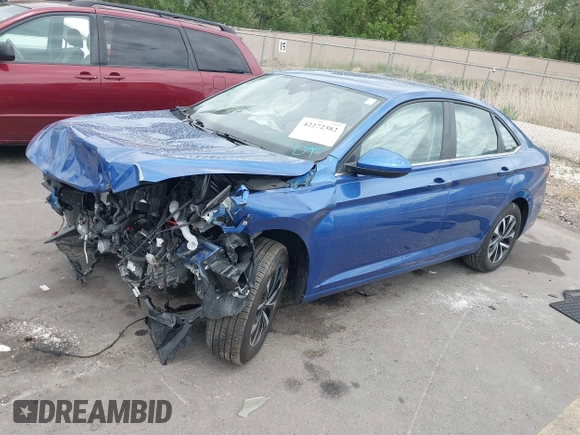 2024 Volkswagen Jetta S с VIN 3VW5M7BU2RM065135, выставлен на аукционе IAAI как лот 42272382 с пробегом 9 555 миль миль и . История ставок и продаж доступна на DreamBid. Изображение 2.