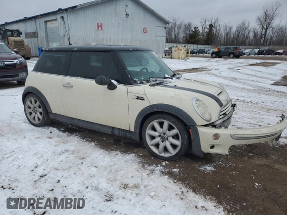 2005 MINI Hardtop S z VIN WMWRE33465TD91749, wystawiony jako Copart lot #43938765 z przebiegiem 166 391 mil mil oraz Szkoda całkowita • Salvage title. Historia ofert i sprzedaży dostępna na DreamBid. Obrazek 4.