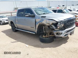 2022 Ram 1500 Big Horn z VIN 1C6RREFT2NN253608, wystawiony jako IAAI lot #42020587 z przebiegiem 44 509 mil mil oraz . Historia ofert i sprzedaży dostępna na DreamBid. Obrazek 1.