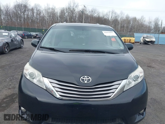 2017 Toyota Sienna XLE Auto Access Seat with VIN 5TDYZ3DC4HS886380, listed as a IAAI auction lot 41819662 with 382,793 mi miles. Bid and sale history available at carsss.com. Image 12.