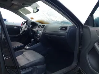 2012 Volkswagen Jetta SE с VIN 3VWDP7AJ1CM377271, выставлен на аукционе IAAI как лот 42083435 с пробегом Не указан миль и . История ставок и продаж доступна на DreamBid. Изображение 5.