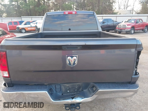 2018 Ram 1500 Tradesman z VIN 1C6RR6FG8JS284091, wystawiony jako IAAI lot #41439973 z przebiegiem 62 429 mil mil oraz . Historia ofert i sprzedaży dostępna na DreamBid. Obrazek 6.