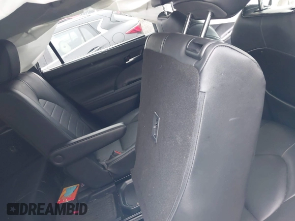 2021 Toyota Highlander XLE with VIN 5TDGZRBH3MS077976, listed as a IAAI auction lot 42265085 with 60,828 mi miles and . Bid and sale history available at DreamBid. Image 8.