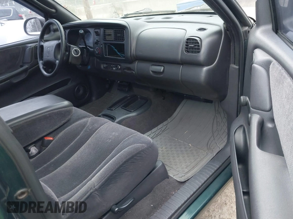 2000 Dodge Dakota Sport with VIN 1B7GL22N6YS764185, listed as a IAAI auction lot 41570275 with 157,334 mi miles. Bid and sale history available at carsss.com. Image 5.