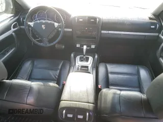 2006 Porsche Cayenne S z VIN WP1AB29PX6LA66653, wystawiony jako Copart lot #57028264 z przebiegiem 151 908 mil mil oraz Szkoda całkowita • Salvage title. Historia ofert i sprzedaży dostępna na DreamBid. Obrazek 8.
