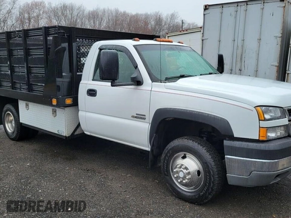 2007 Chevrolet Silverado 1500 with VIN 1GBJC34D67E167779, listed as a Copart auction lot 55501975 with 166,218 mi miles and Clean Title. Bid and sale history available at DreamBid. Image 1.