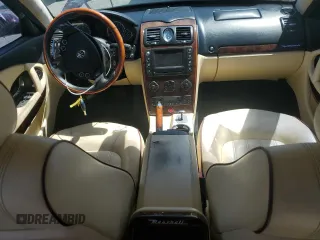 2006 Maserati Quattroporte z VIN ZAMCE39A460022373, wystawiony jako Copart lot #56416065 z przebiegiem 94 251 mil mil oraz Tytuł czysty. Historia ofert i sprzedaży dostępna na DreamBid. Obrazek 8.