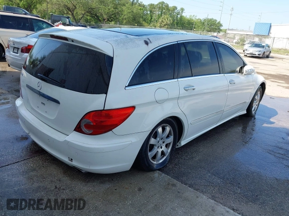 2006 Mercedes-Benz R-Class 3.5L with VIN 4JGCB65E26A010431, listed as a IAAI auction lot 41907240 with 123,379 mi miles. Bid and sale history available at carsss.com. Image 4.