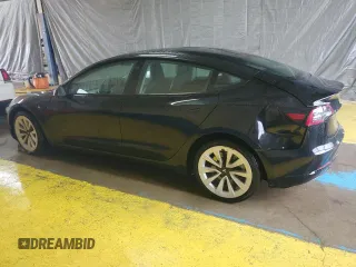 2023 Tesla Model 3 z VIN 5YJ3E1EAXPF433682, wystawiony jako Copart lot #59864445 z przebiegiem 85 738 mil mil oraz Czysty tytuł • Clean title. Historia ofert i sprzedaży dostępna na DreamBid. Obrazek 2.