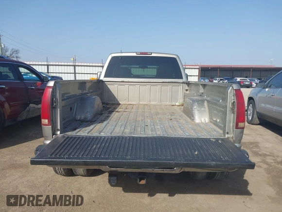 2000 Chevrolet Silverado 3500 z VIN 1GCHK33J0YF437640, wystawiony jako IAAI lot #41796214 z przebiegiem 139 411 mil mil oraz . Historia ofert i sprzedaży dostępna na DreamBid. Obrazek 16.
