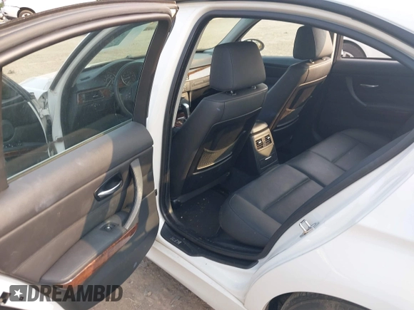 2008 BMW 3 Series 328xi с VIN WBAVC93578K042901, выставлен на аукционе IAAI как лот 42414519 с пробегом 157 959 миль миль и . История ставок и продаж доступна на DreamBid. Изображение 8.
