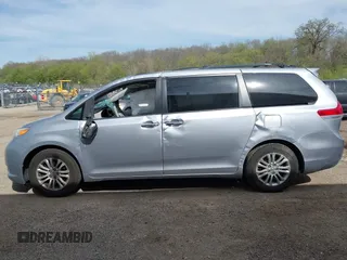2012 Toyota Sienna XLE AAS z VIN 5TDYK3DC2CS233687, wystawiony jako IAAI lot #42148156 z przebiegiem 147 499 mil mil oraz . Historia ofert i sprzedaży dostępna na DreamBid. Obrazek 14.