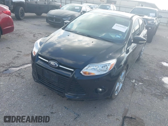 2014 Ford Focus Titanium z VIN 1FADP3N28EL208034, wystawiony jako IAAI lot #42426943 z przebiegiem 220 891 mil mil oraz . Historia ofert i sprzedaży dostępna na DreamBid. Obrazek 2.