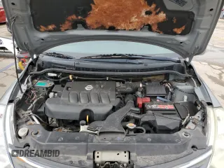 2009 Nissan Versa S z VIN 3N1BC13E59L355648, wystawiony jako Copart lot #57396955 z przebiegiem 67 768 mil mil oraz Szkoda całkowita • Salvage title. Historia ofert i sprzedaży dostępna na DreamBid. Obrazek 11.