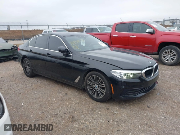 2019 BMW 5 Series 530i z VIN WBAJA5C52KWW06869, wystawiony jako IAAI lot #41494078 z przebiegiem 71 415 mil mil oraz . Historia ofert i sprzedaży dostępna na DreamBid. Obrazek 1.