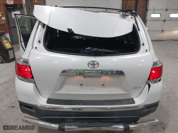 2013 Toyota Highlander with VIN 5TDBK3EHXDS222731, listed as a IAAI auction lot 41768324 with 122,028 mi miles. Bid and sale history available at carsss.com. Image 18.