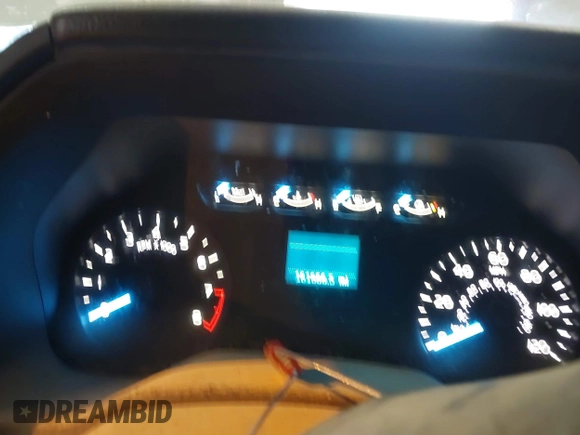 2020 Ford F-150 XL z VIN 1FTMF1CB4LKE11817, wystawiony jako IAAI lot #42350792 z przebiegiem 161 666 mil mil oraz . Historia ofert i sprzedaży dostępna na DreamBid. Obrazek 7.