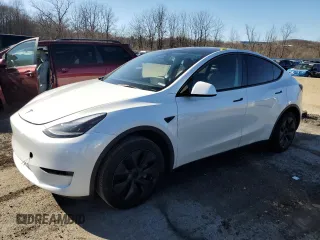 2024 Tesla Model Y with VIN 7SAYGDED9RF094494, listed as a Copart auction lot 50298115 with 7,858 mi miles and Salvage Title. Bid and sale history available at DreamBid. Image 1.