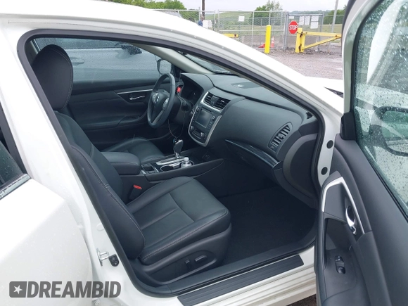 2016 Nissan Altima SR with VIN 1N4AL3AP8GC159145, listed as a IAAI auction lot 42188690 with 28,403 mi miles and . Bid and sale history available at DreamBid. Image 5.