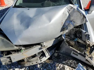 2005 Suzuki Aerio SX z VIN JS2RC61H155300393, wystawiony jako Copart lot #84177204 z przebiegiem Nie podano mil oraz Szkoda całkowita • Salvage title. Historia ofert i sprzedaży dostępna na DreamBid. Obrazek 12.