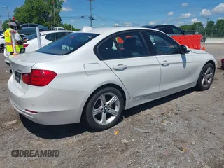 2013 BMW 3 Series 328i xDrive с VIN WBA3B5G55DNS04935, выставлен на аукционе IAAI как лот 42205399 с пробегом 127 913 миль миль и . История ставок и продаж доступна на DreamBid. Изображение 4.
