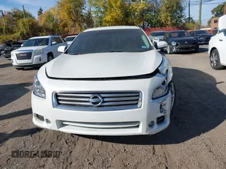 2014 Nissan Maxima S z VIN 1N4AA5AP4EC492795, wystawiony jako IAAI lot #40700233 z przebiegiem 163 096 mil mil oraz . Historia ofert i sprzedaży dostępna na DreamBid. Obrazek 12.