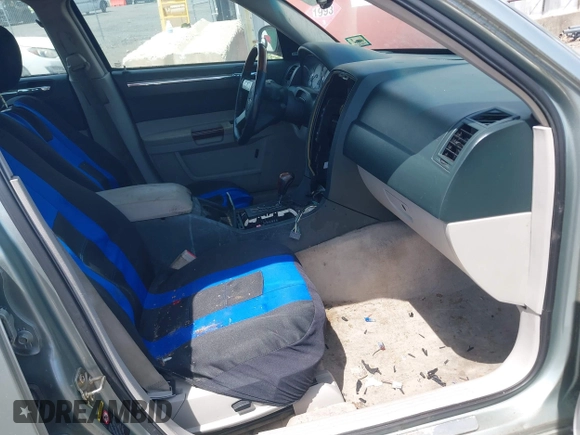 2005 Chrysler 300 with VIN 2C3AA63H65H522824, listed as a IAAI auction lot 42133787 with 266,724 mi miles. Bid and sale history available at carsss.com. Image 5.