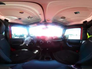 2018 Jeep Wrangler Unlimited Sahara z VIN 1C4HJWEG6JL893798, wystawiony jako IAAI lot #42299351 z przebiegiem Nie podano mil oraz . Historia ofert i sprzedaży dostępna na DreamBid. Obrazek 18.