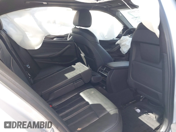 2019 BMW 5 Series 530i xDrive z VIN WBAJA7C59KG909704, wystawiony jako IAAI lot #41740440 z przebiegiem Nie podano mil oraz . Historia ofert i sprzedaży dostępna na DreamBid. Obrazek 8.