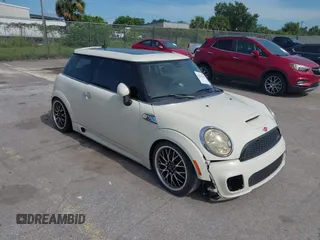 2008 MINI Hardtop S z VIN WMWMF73578TV38833, wystawiony jako IAAI lot #42679616 z przebiegiem Nie podano mil oraz . Historia ofert i sprzedaży dostępna na DreamBid. Obrazek 1.