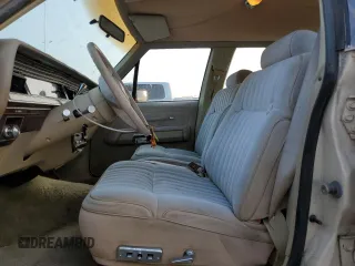 1986 Ford Crown Victoria z VIN 2FABP43F4GX118923, wystawiony jako Copart lot #76413794 z przebiegiem 74 097 mil mil oraz Tytuł czysty. Historia ofert i sprzedaży dostępna na DreamBid. Obrazek 7.