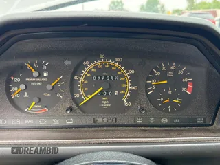 1989 Mercedes-Benz 300 E z VIN WDBEA30D2KB022367, wystawiony jako Copart lot #60087495 z przebiegiem 76 930 mil mil oraz Szkoda całkowita • Salvage title. Historia ofert i sprzedaży dostępna na DreamBid. Obrazek 8.