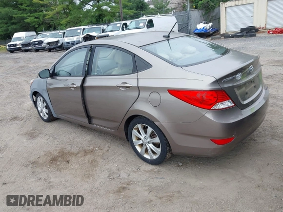 2013 Hyundai Accent GLS z VIN KMHCU4AE3DU580650, wystawiony jako IAAI lot #42479723 z przebiegiem 94 416 mil mil oraz . Historia ofert i sprzedaży dostępna na DreamBid. Obrazek 3.