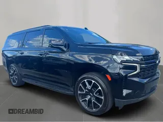 2021 Chevrolet Suburban RST z VIN 1GNSCEKD7MR335410, wystawiony jako Copart lot #59538955 z przebiegiem 184 730 mil mil oraz Czysty tytuł • Clean title. Historia ofert i sprzedaży dostępna na DreamBid. Obrazek 1.