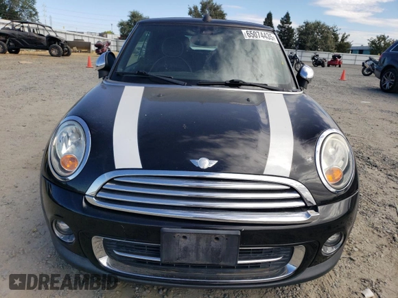 2011 MINI Convertible с VIN WMWZN3C50BT265016, выставлен на аукционе Copart как лот 65074435 с пробегом 77 923 миль миль и Списание • Salvage title. История ставок и продаж доступна на DreamBid. Изображение 5.
