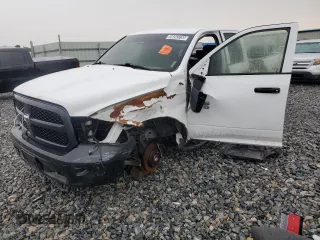 2018 Ram 1500 Tradesman z VIN 1C6RR6FG8JS322497, wystawiony jako Copart lot #59203755 z przebiegiem Nie podano mil oraz Nie do naprawy • Non repairable. Historia ofert i sprzedaży dostępna na DreamBid. Obrazek 1.