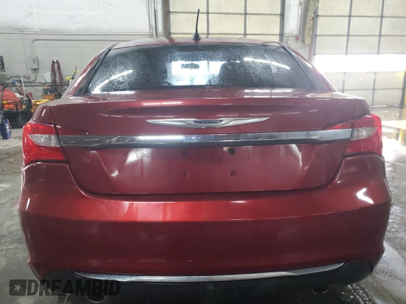 2014 Chrysler 200 LX z VIN 1C3CCBAG3EN132115, wystawiony jako Copart lot #44585945 z przebiegiem 104 111 mil mil oraz Szkoda całkowita • Salvage title. Historia ofert i sprzedaży dostępna na DreamBid. Obrazek 6.