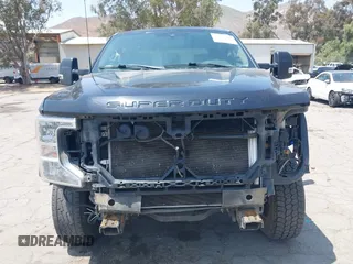 2020 Ford F-250 XL z VIN 1FT7W2BTXLEE69524, wystawiony jako IAAI lot #42155494 z przebiegiem 123 115 mil mil oraz . Historia ofert i sprzedaży dostępna na DreamBid. Obrazek 12.
